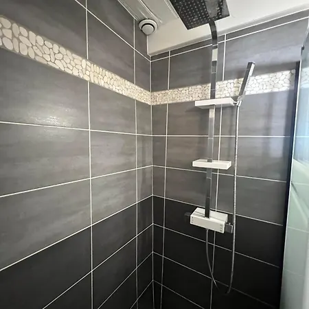 Le Phare Du Bout Du Monde - Proche Du Port 라플로트